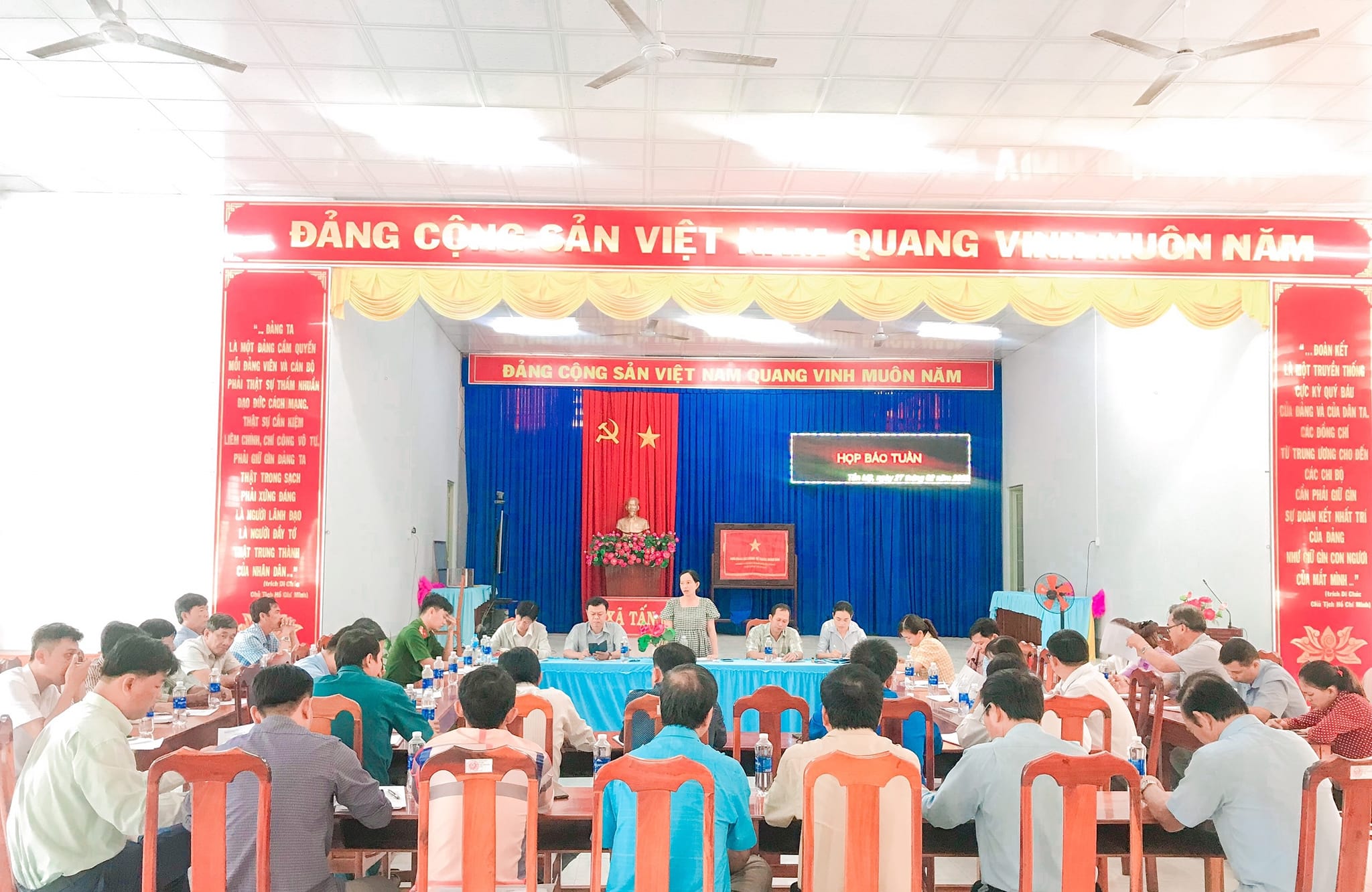 Họp báo Tuần