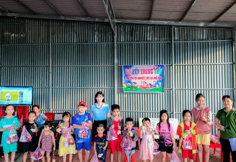 Phát 50 phần qua Tết Trung thu 