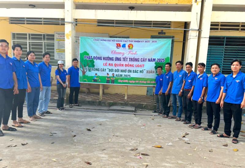 Ra quân hưởng ứng tết trồng cây 