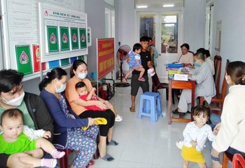 Tiêm vacxin cho trẻ 
