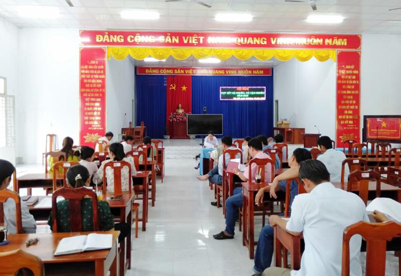 Họp xét hộ nghèo, hộ cận nghèo năm 2023