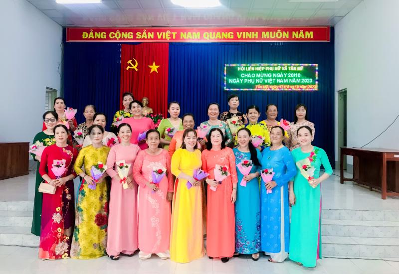 Họp mặt ngày Phụ nữ Việt Nam 20/10/2023