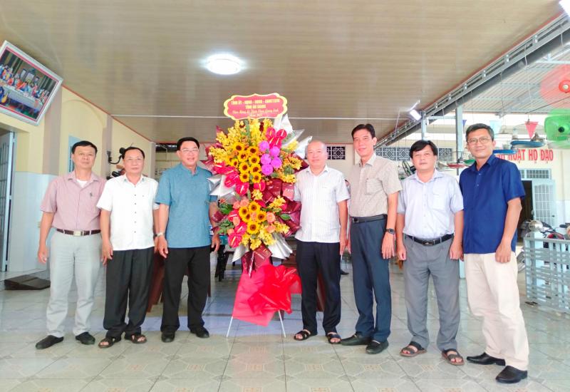 Trưởng ban Dân vận Tỉnh uỷ  thăm và chúc mừng giáng sinh tại Chợ Mới 