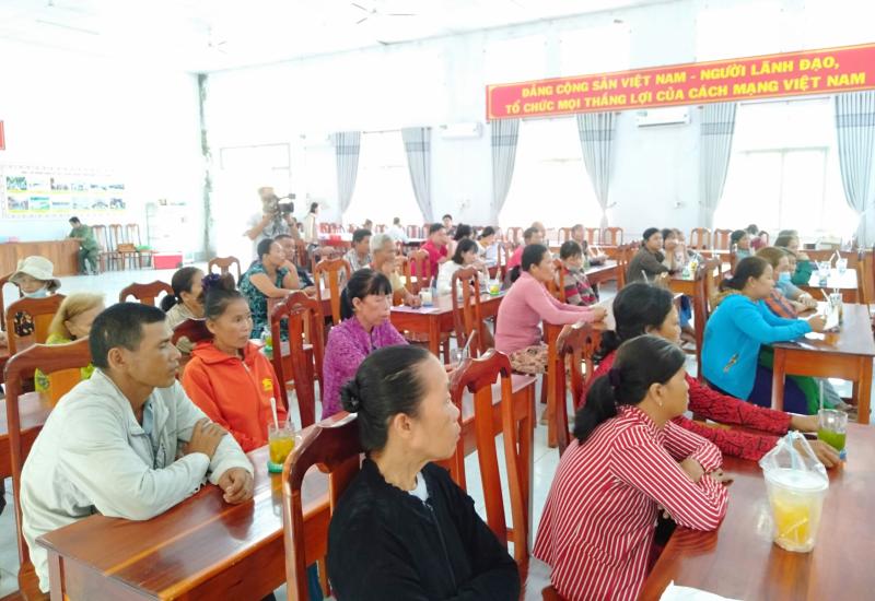 Huyện tuyên truyền chính sách giảm nghèo
