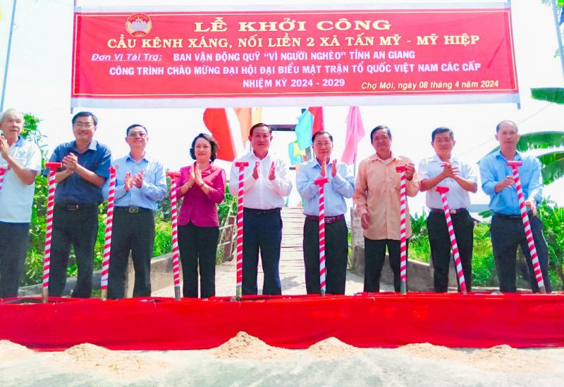 Bí Thư huyện tham dự lễ khởi công cầu