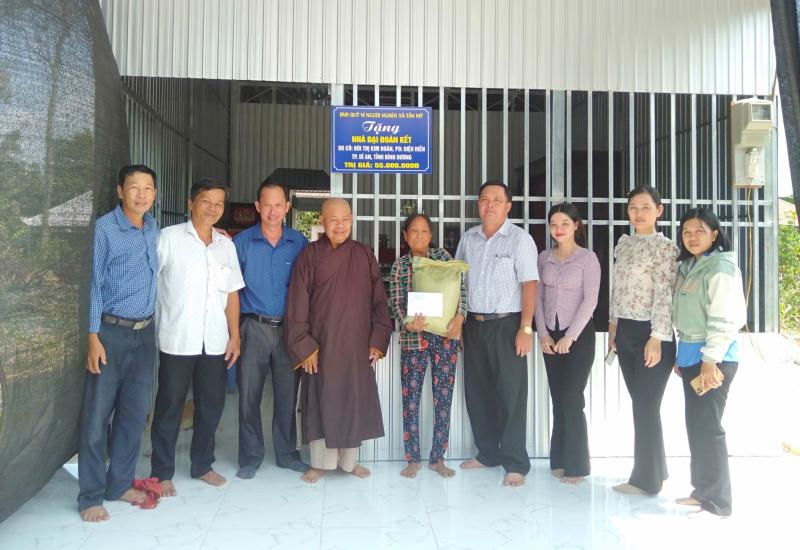 Bàn giao nhà Đại đoàn kết 