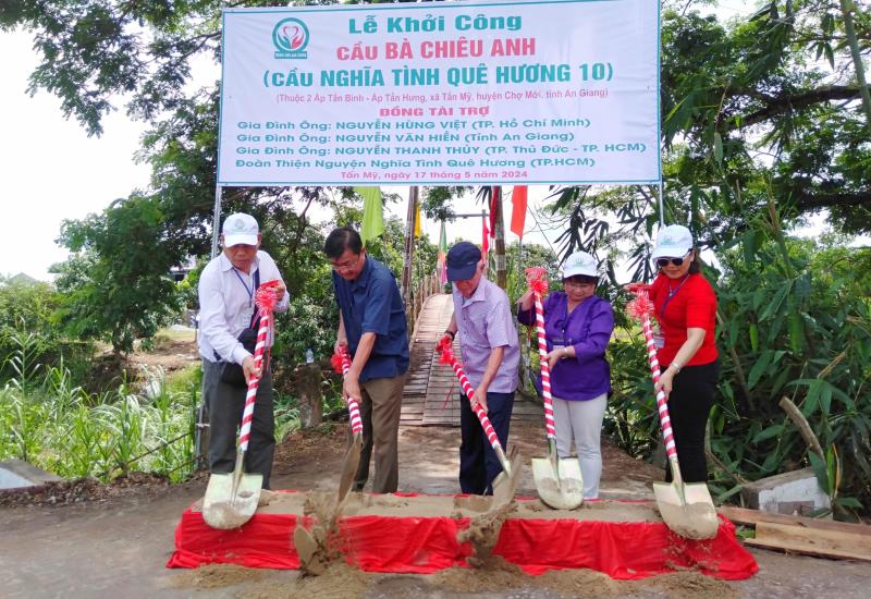 Phó Chủ tịch UBND huyện dự lễ khởi công cầu 