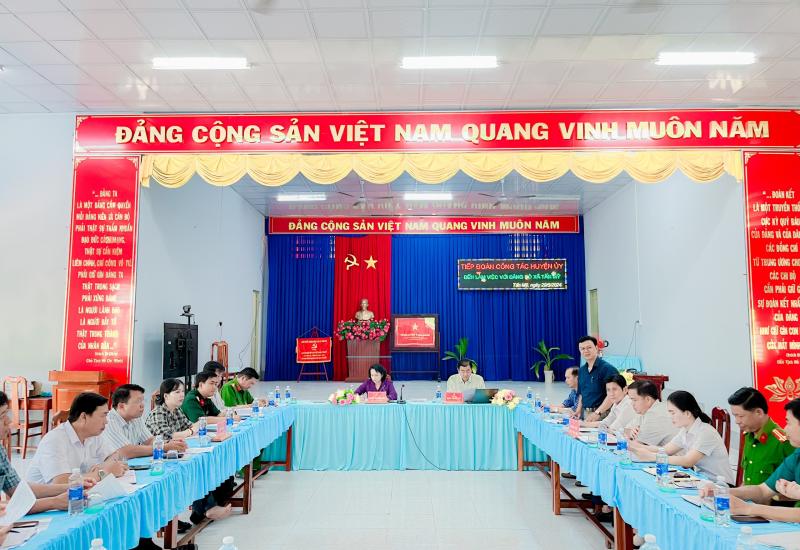 Bí Thư huyện ủy Chợ Mới làm việc với Đảng ủy Tấn Mỹ