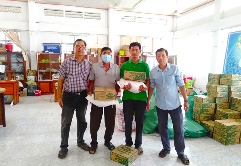 Trao 400 phần quà cho hộ nghèo