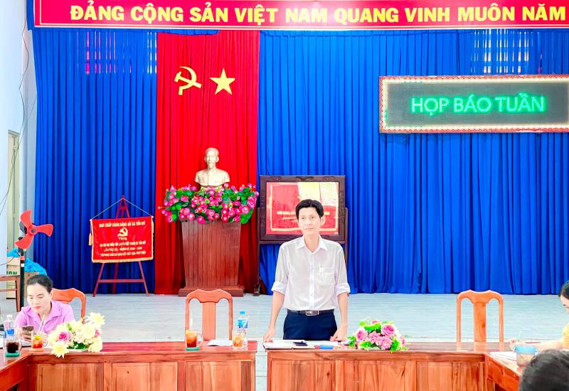 Tình hình kinh tế xã hội có nhiều khởi sắc