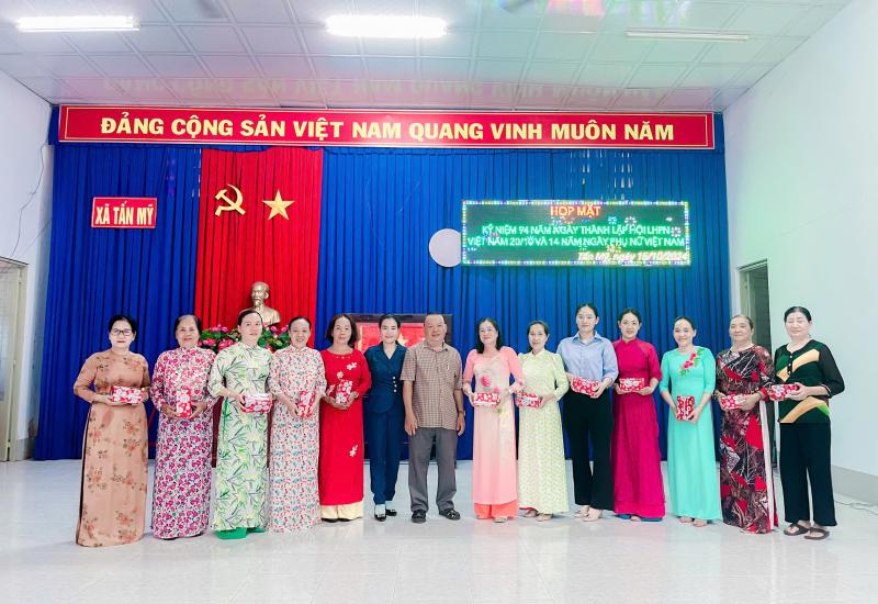 Họp mặt ngày phụ nữ Việt Nam 20/10