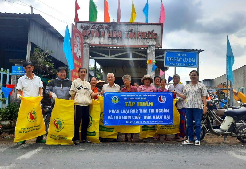Hơn 300 người tham dự buổi tuyên truyền Nông thôn mới