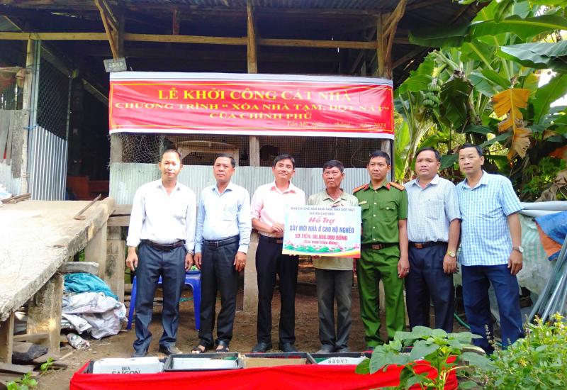 Khởi công xây dựng xoá nhà tạm, nhà dột nát 